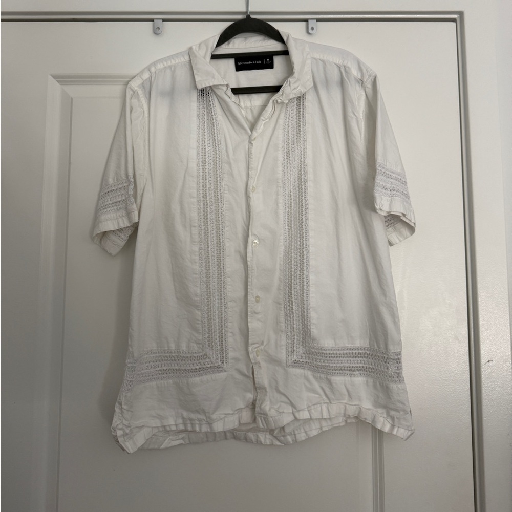 Men's Abercrombie White Embroidered Short Sleeve Button-Up Shirt
